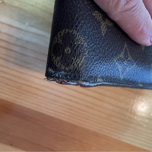 Louis Vuitton Monogram Sarah Wallet - Picture 13 of 15